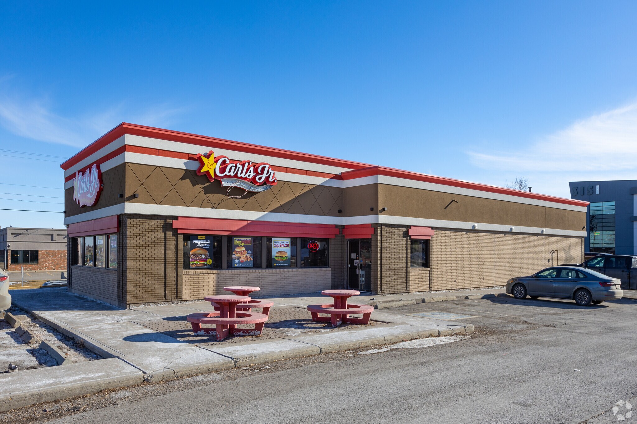 2791 32 Av NE, Calgary, AB for sale Primary Photo- Image 1 of 1