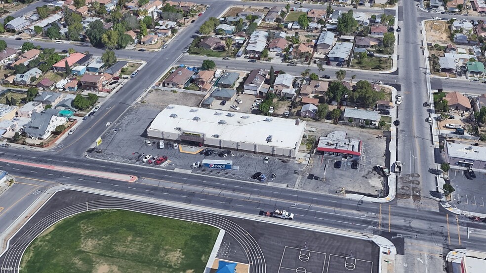 1616 Niles St, Bakersfield, CA for sale - Building Photo - Image 2 of 7