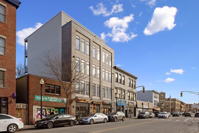 Plus de détails pour 65 Meridian St, Boston, MA - Commerce de détail à vendre