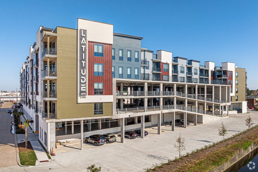 3100 Lake Villa Dr, Metairie, LA for lease - Primary Photo - Image 1 of 7