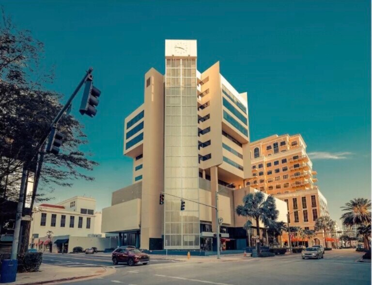 2100 Ponce De Leon Blvd, Coral Gables, FL à louer - Photo du bâtiment - Image 2 de 7