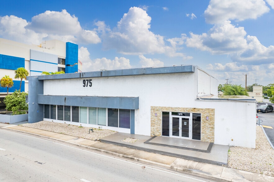 975 N Miami Beach Blvd, North Miami Beach, FL for lease - Building Photo - Image 1 of 18