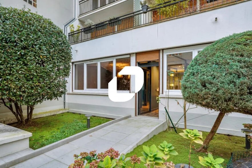 16 Rue Rottembourg, Paris for lease - Building Photo - Image 1 of 18