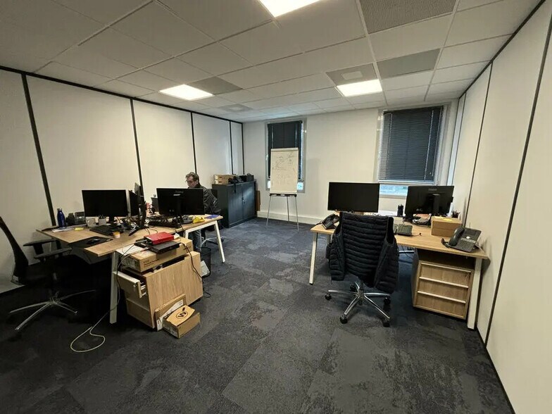 Bureau dans Bron à louer - Photo intérieure - Image 3 de 16