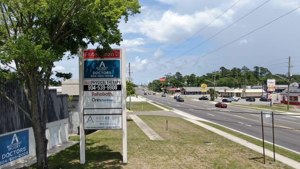 5913-5915 Normandy Blvd, Jacksonville, FL for lease - Building Photo - Image 3 of 6