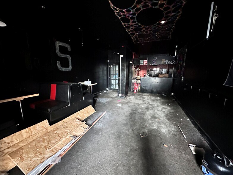 5-9 Weymouth, Warminster à vendre - Photo du bâtiment - Image 2 de 3