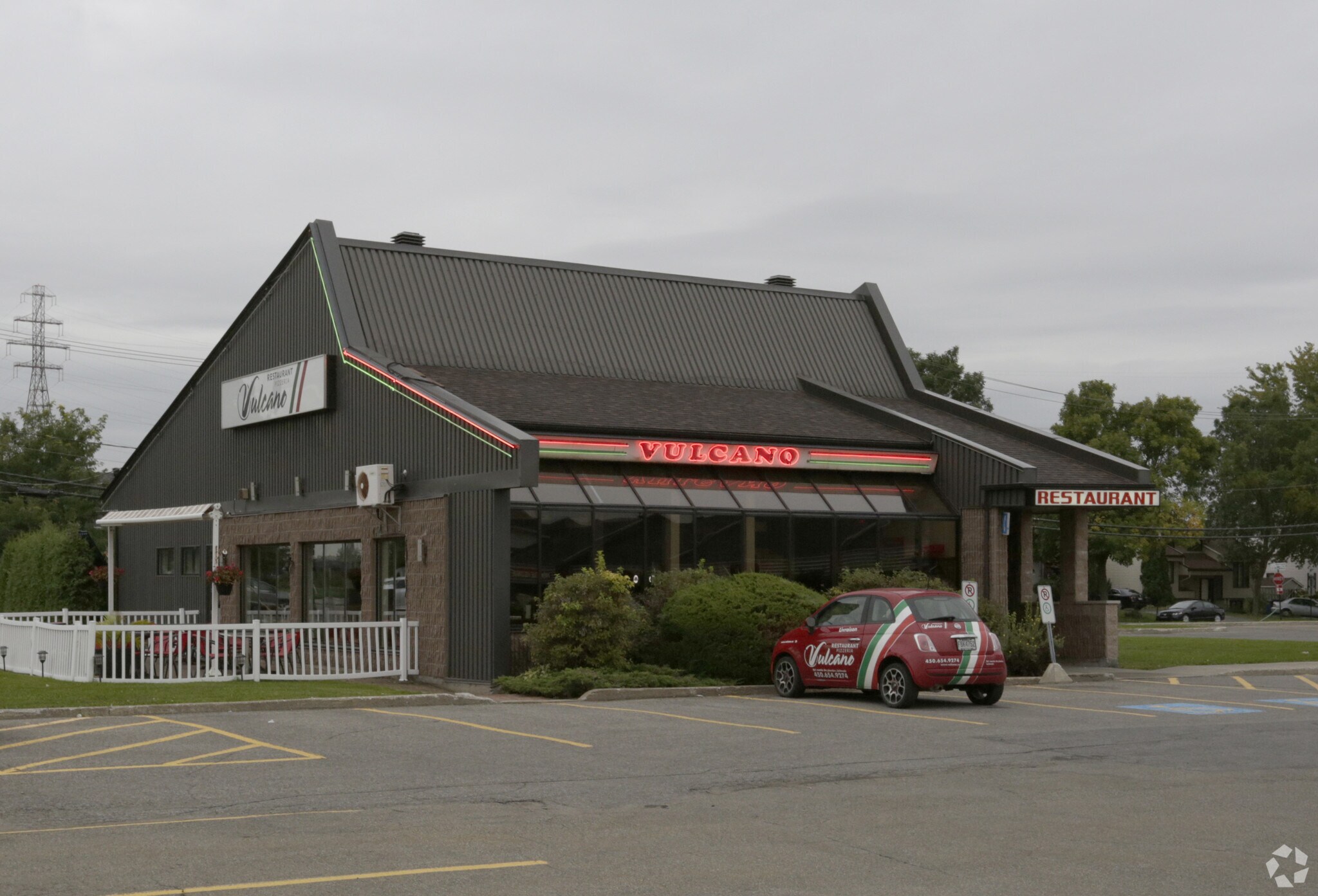 327 Montée des Pionniers, Terrebonne, QC à louer Photo du bâtiment- Image 1 de 4