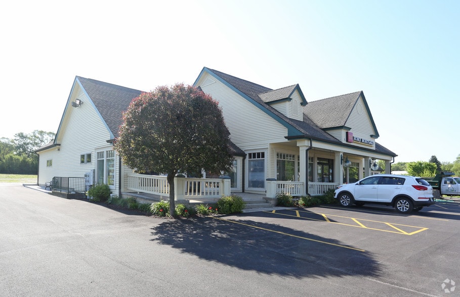 Office in Crystal Lake, IL for lease - Building Photo - Image 3 of 3