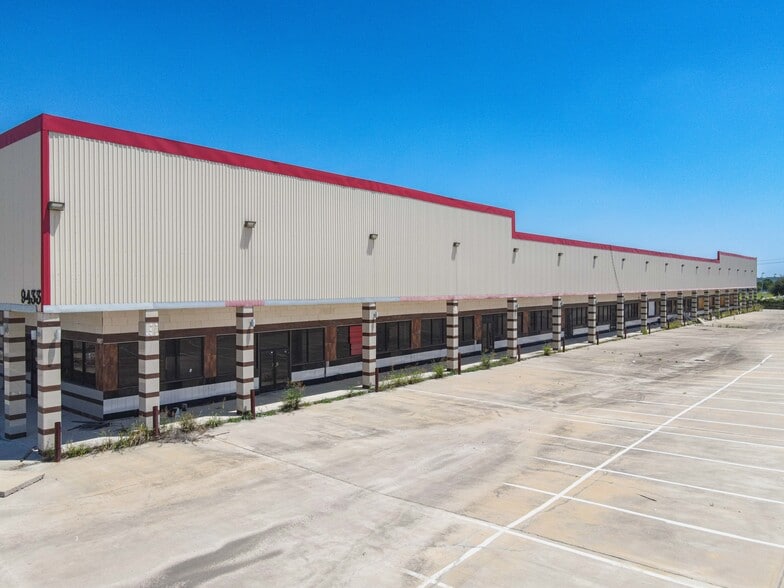 9433 Wilcrest Dr, Houston, TX à vendre - Photo du bâtiment - Image 2 de 10