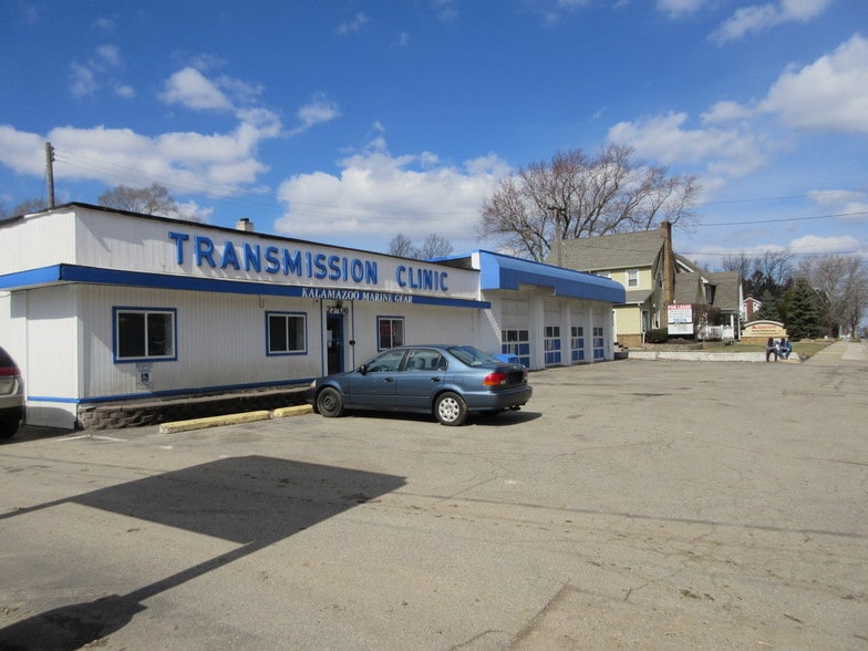 2706 Portage St, Kalamazoo, MI for sale - Building Photo - Image 2 of 16