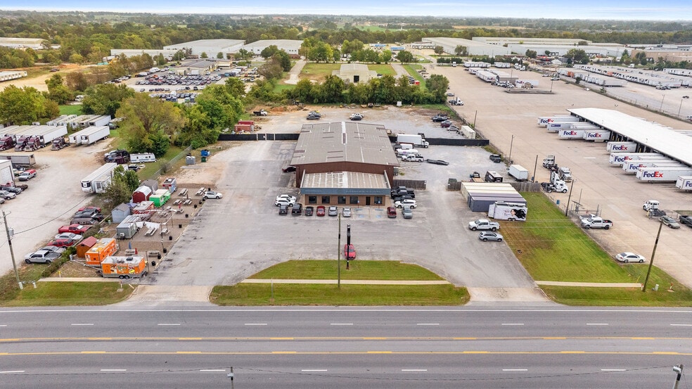 405 S Bloomington St, Lowell, AR à louer - Photo du bâtiment - Image 1 de 7