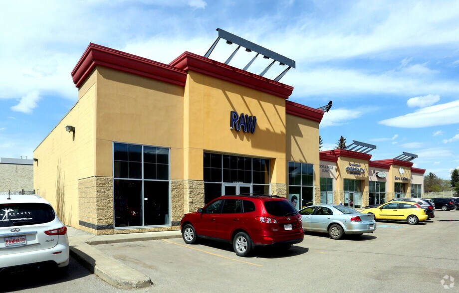 200 St Albert Trl, St. Albert, AB à louer - Photo du bâtiment - Image 2 de 4