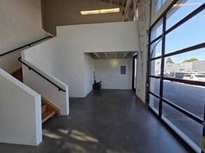 2195 Hyacinth St NE, Salem, OR for lease Interior Photo- Image 2 of 5