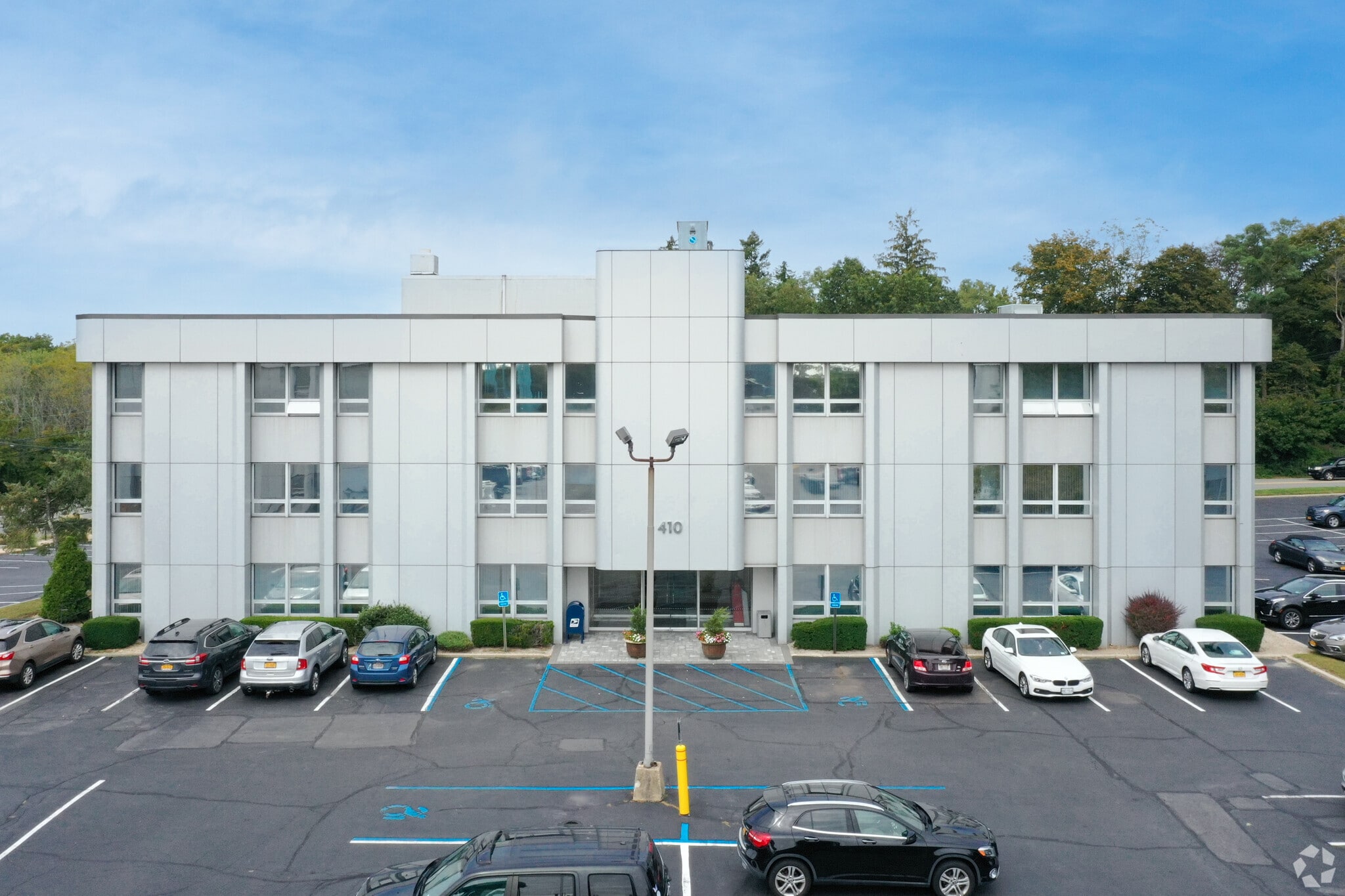 410 Jericho Tpke, Jericho, NY for lease Primary Photo- Image 1 of 7