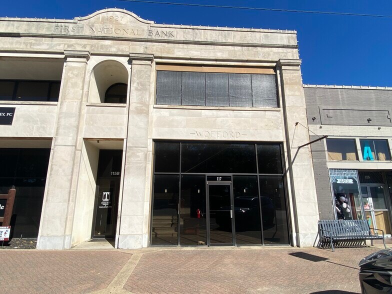 117 E Tyler St, Athens, TX à louer - Photo du bâtiment - Image 3 de 10