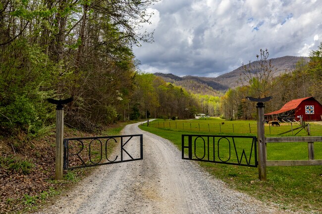 Plus de détails pour 1534 Cove Ln, Oliver Springs, TN - Sports et divertissement à vendre