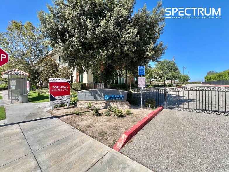 145 Park Ln, Moorpark, CA for lease - Building Photo - Image 2 of 9