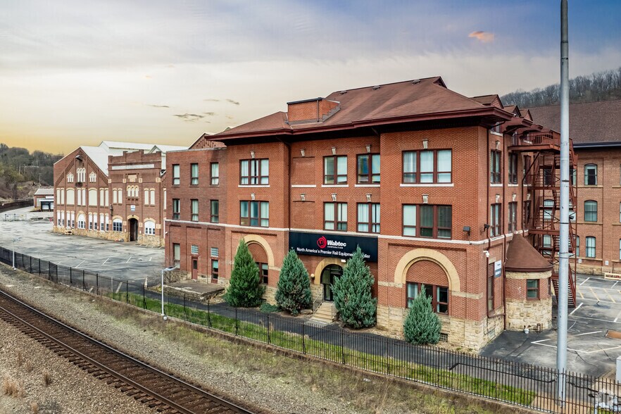 1001 Airbrake Ave, Wilmerding, PA for lease - Building Photo - Image 1 of 11