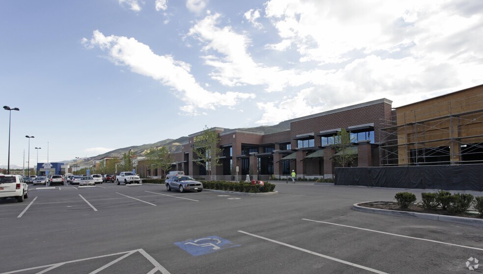 200-260 N Station Pky, Farmington, UT à louer - Photo du bâtiment - Image 3 de 5