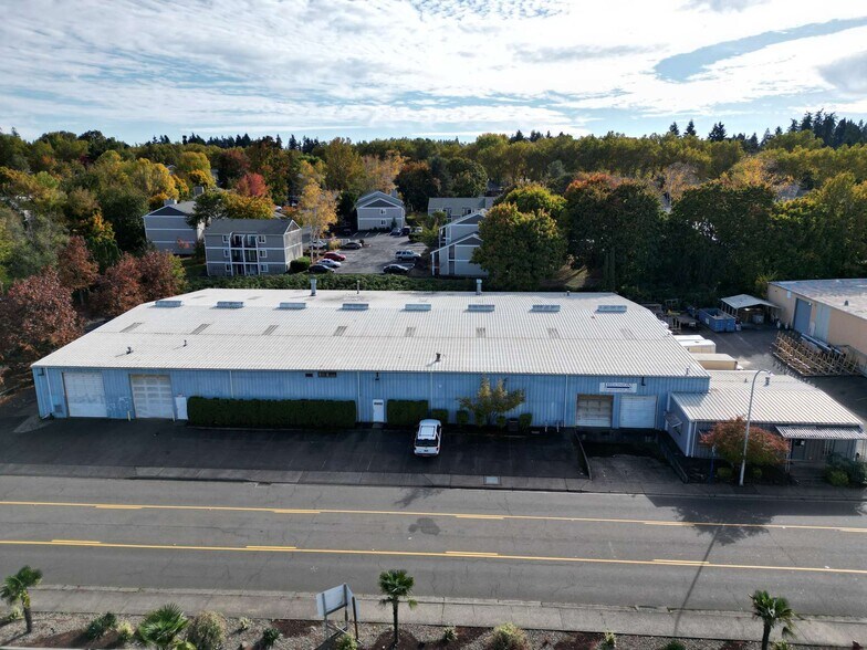 8496 Warm Springs St, Tualatin, OR à vendre - Photo du bâtiment - Image 2 de 3