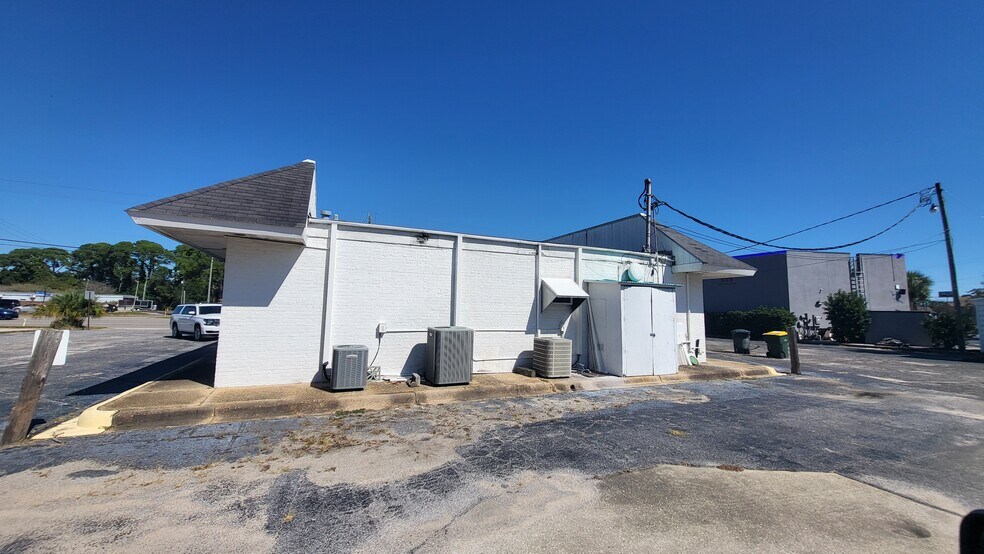 50 Eglin Pky, Fort Walton Beach, FL à vendre - Photo du bâtiment - Image 3 de 4