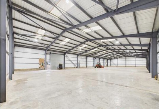 Eastern Way, Heath And Reach for lease Interior Photo- Image 1 of 2