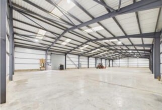 Eastern Way, Heath And Reach for lease Interior Photo- Image 1 of 2