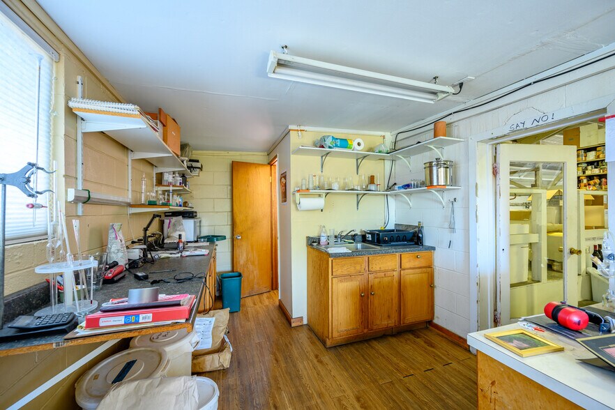 475 NE 17th St, Mcminnville, OR for sale - Interior Photo - Image 1 of 35