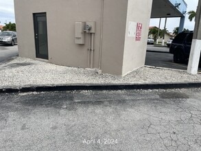 2050 W 56th St, Hialeah, FL à louer Photo du bâtiment- Image 2 de 2