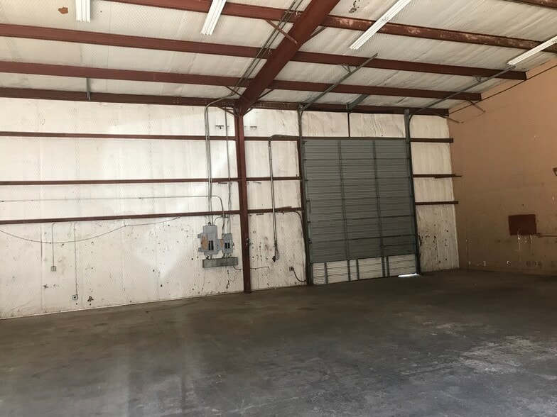 4925 E Cesar Chavez St, Austin, TX for lease - Building Photo - Image 2 of 8