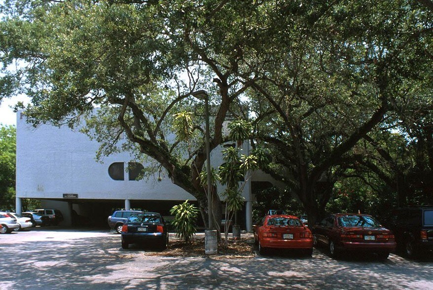 2140 S Dixie Hwy, Coconut Grove, FL à louer - Photo du bâtiment - Image 1 de 1