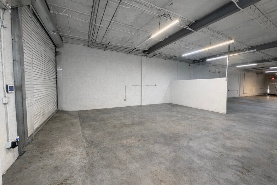 850 NW 71st St, Miami, FL à louer - Photo du bâtiment - Image 2 de 4