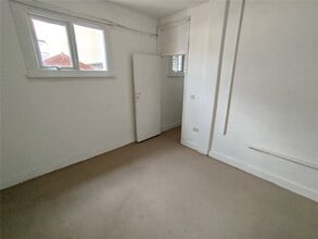4 Nelson Rd, Leigh On Sea for lease Interior Photo- Image 1 of 3