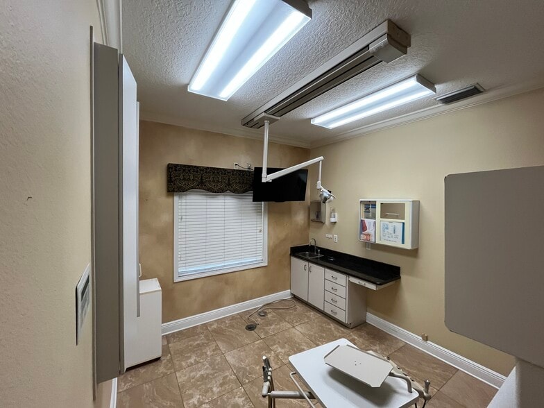 4505 N Armenia Ave, Tampa, FL for lease - Building Photo - Image 2 of 8