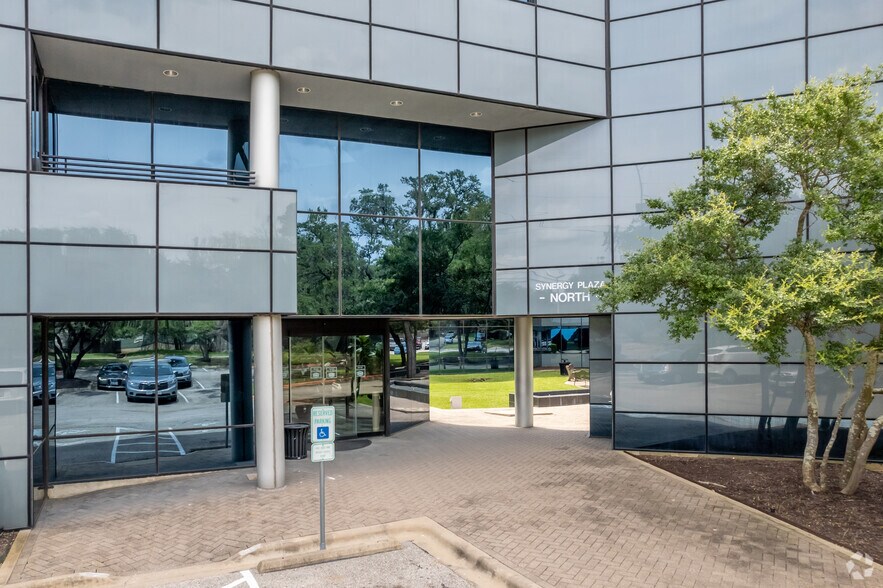 11940 Jollyville Rd, Austin, TX à louer - Photo du bâtiment - Image 3 de 9