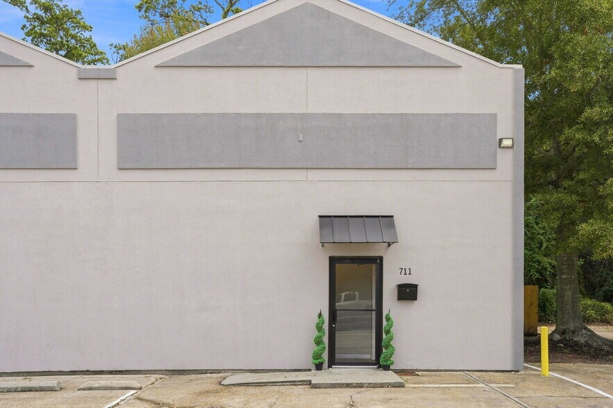 711 N Causeway Blvd, Mandeville, LA for lease - Primary Photo - Image 1 of 17