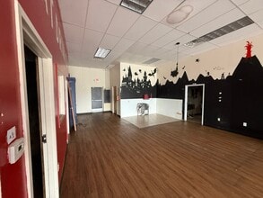 Armour, North Kansas City, MO for lease Interior Photo- Image 2 of 6