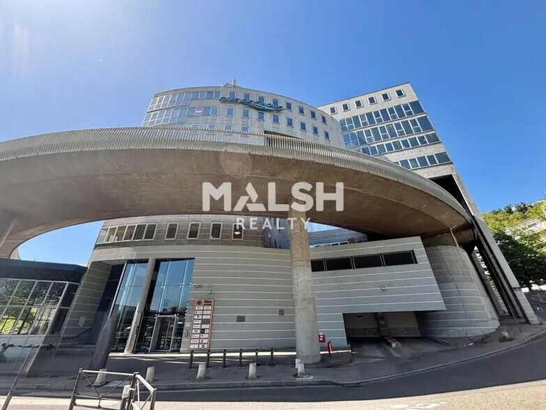 Office in Lyon for lease - Building Photo - Image 3 of 3