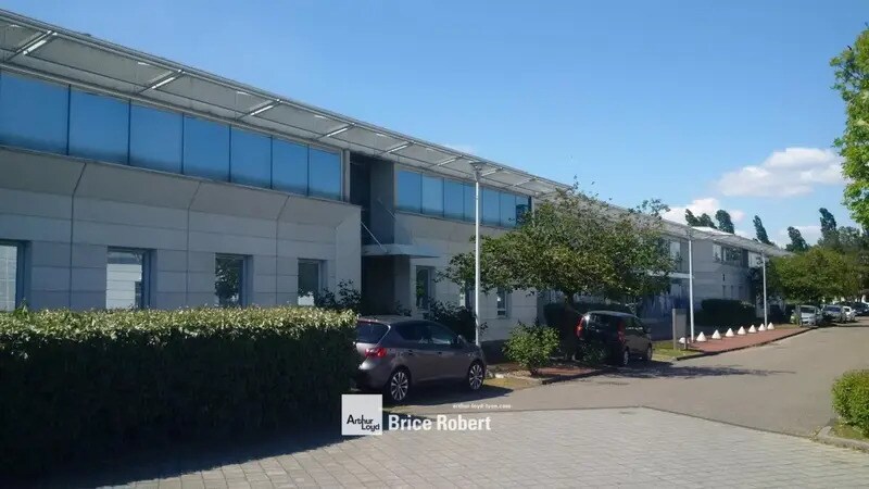 1 Rue Edison, Bron à louer - Photo du bâtiment - Image 3 de 6