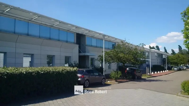 1 Rue Edison, Bron à louer - Photo du bâtiment - Image 3 de 3
