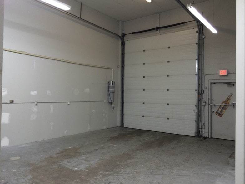 1919 27th Ave NE, Calgary, AB for lease - Building Photo - Image 3 of 23