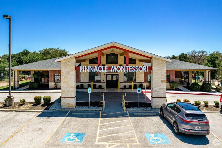 19730 Bulverde Rd, San Antonio, TX à vendre - Photo du bâtiment - Image 2 de 5