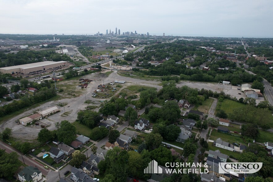 3595 E 49th St, Cleveland, OH à vendre - Photo du bâtiment - Image 2 de 5