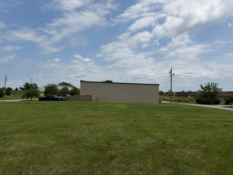 100 Summer Ct, Georgetown, KY for sale - Building Photo - Image 2 of 25