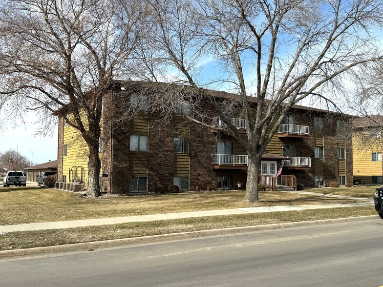 2021 N Kimball St, Mitchell, SD for sale - Building Photo - Image 1 of 98