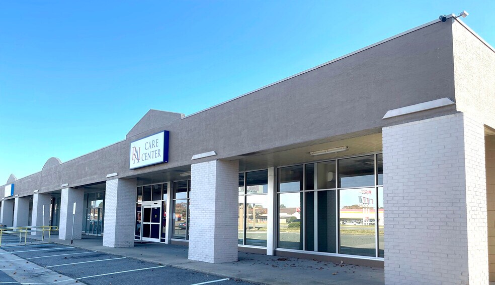 3301-3319 W Mercury Blvd, Hampton, VA à louer - Photo du bâtiment - Image 3 de 5