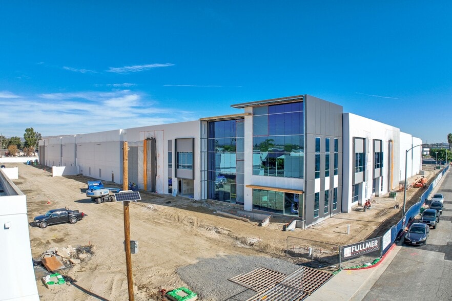 5235 E Hunter Ave, Anaheim, CA for lease - Building Photo - Image 3 of 5