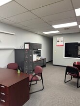 816-818 NW Park Ln, Lee's Summit, MO for lease Interior Photo- Image 1 of 6