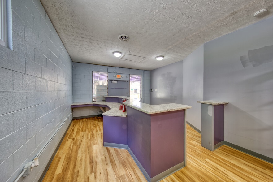 5403 Western Ave, Knoxville, TN for lease - Building Photo - Image 3 of 19