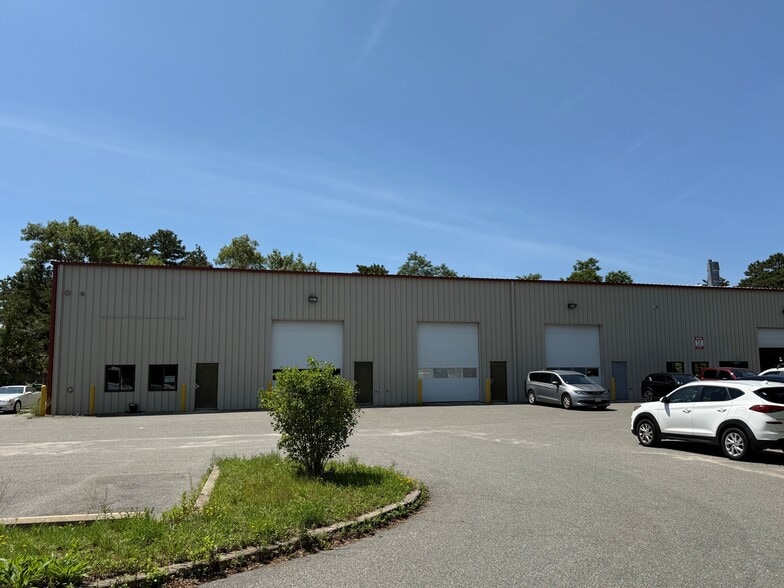 4 Crane Cir, Cataumet, MA for sale - Building Photo - Image 3 of 7